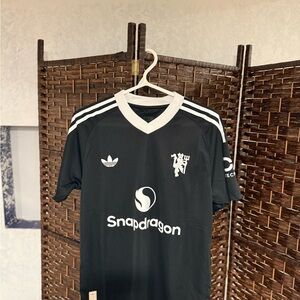 Manchester United 2025 Adidas Goalkeeper Jersey